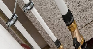 Замена труб водоснабжения в квартире: цена от 2115 руб. - СантехДомТмз